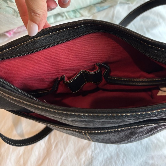 The SAK Black Leather Shoulder Bag w/outside phone pocket - Picture 5 of 9